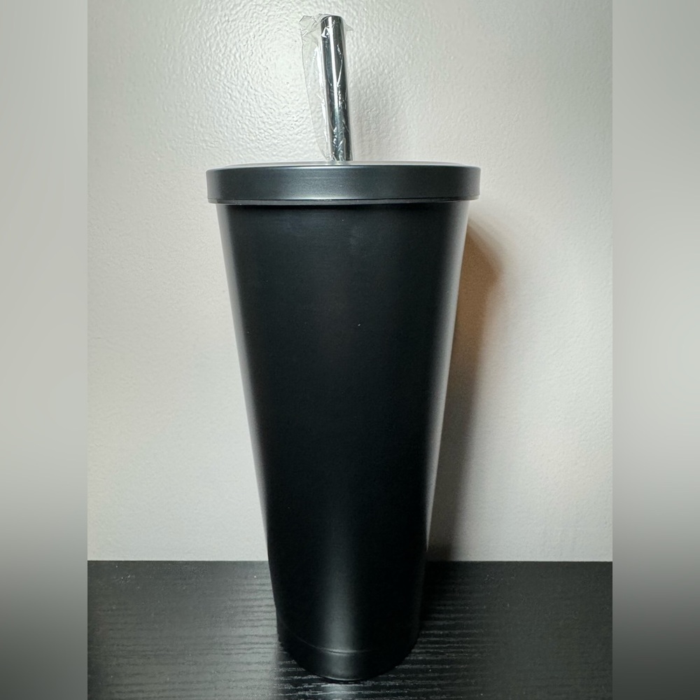 ✨🆕 HTF Dolls Kill Black & White Exclusive Tumbler - Picture 3 of 11